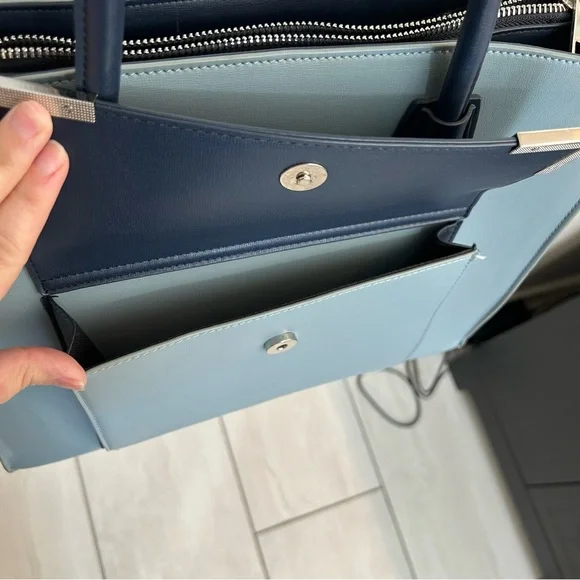 Chic Blue Two-Tone Tote Bag - Picture 5 of 16